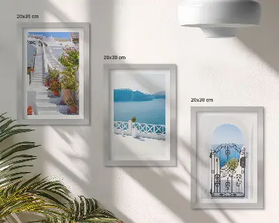 Sada obrazů na zeď bílé schody s rostlinami, výhledem na moře a bránou