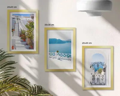 Sada obrazů na zeď bílé schody s rostlinami, výhledem na moře a bránou