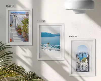 Sada obrazů na zeď bílé schody s rostlinami, výhledem na moře a bránou