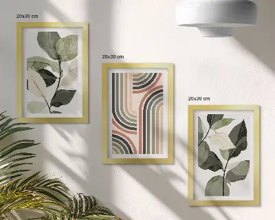 Sada tří obrazů s rostlinnými motivy a geometrickými vzory v odstínech zelené