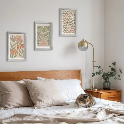 Sada tří obrazů pastelové květinové ilustrace a vlnité abstrakce