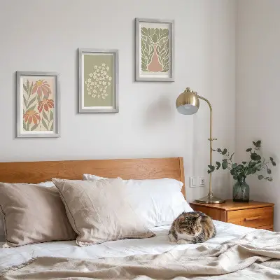 Vícedílný obraz v rámu s květinovými motivy v minimalistickém boho stylu