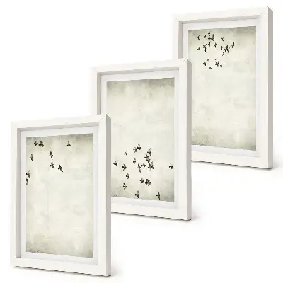 Sada tří obrazů minimalistický motiv letících ptáků