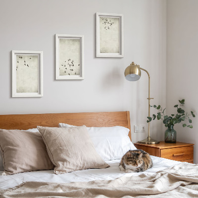 Sada tří obrazů Minimalistický obraz letících ptáků