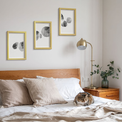 Sada tří obrazů Abstraktní minimalistická malba s skvrnami od barvy