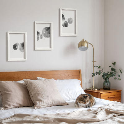 Sada tří obrazů Abstraktní minimalistická malba s skvrnami od barvy