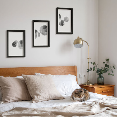Sada tří obrazů Abstraktní minimalistická malba s skvrnami od barvy