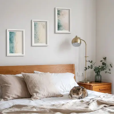 Sada tří obrazů akvarely na plátně v minimalistickém stylu