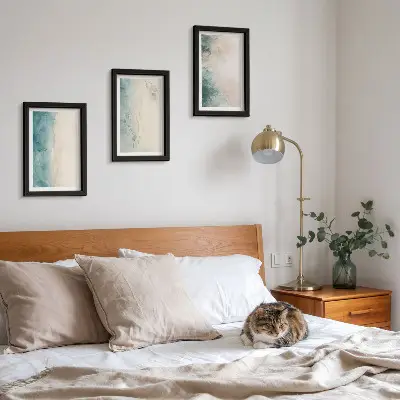Sada tří obrazů akvarely na plátně v minimalistickém stylu