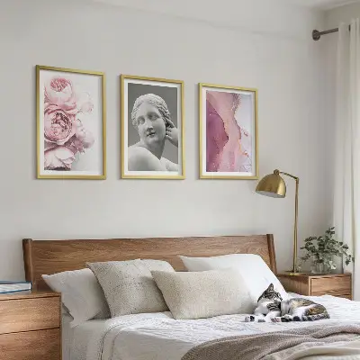 Abstraktní socha ženy z pivoněk sada 3 obrazů
