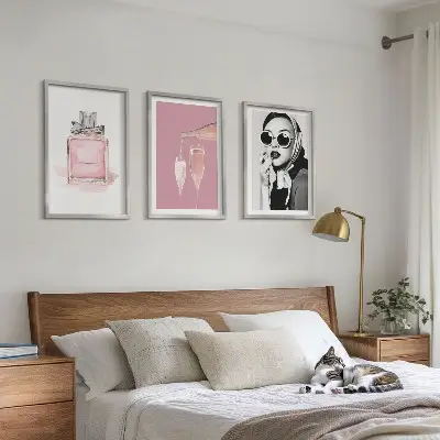 Sada obrazů do obývacího pokoje ve stylu růžových doplňků