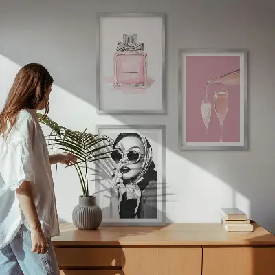 Sada obrazů do obývacího pokoje ve stylu růžových doplňků