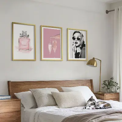 Sada obrazů do obývacího pokoje ve stylu růžových doplňků
