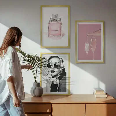 Sada obrazů do obývacího pokoje ve stylu růžových doplňků