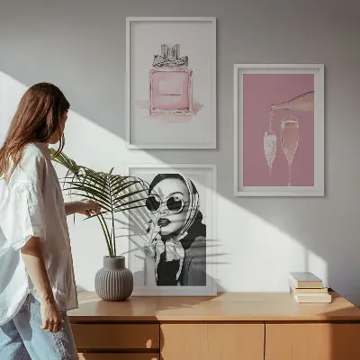 Sada obrazů do obývacího pokoje ve stylu růžových doplňků
