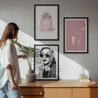 Sada obrazů do obývacího pokoje ve stylu růžových doplňků