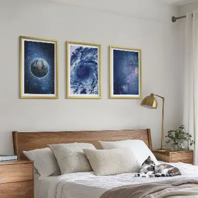 Kompozice obrazů na stěnu se zobrazením Země, vesmírné bouře a galaxie