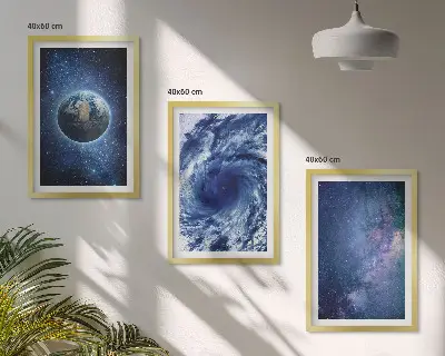 Kompozice obrazů na stěnu se zobrazením Země, vesmírné bouře a galaxie