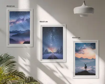 Sada obrazů do obývacího pokoje noční obloha s horami, mlhou a jelenem