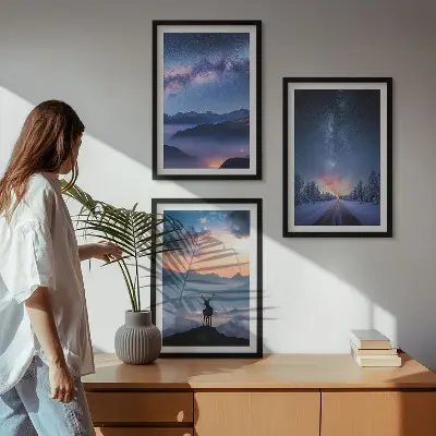 Sada obrazů do obývacího pokoje noční obloha s horami, mlhou a jelenem