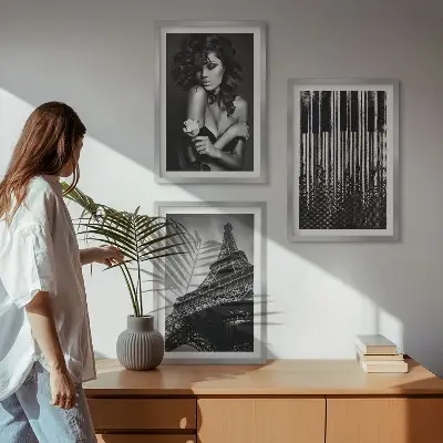 Sada obrazů do obývacího pokoje portrét ženy s Eiffelovou růží
