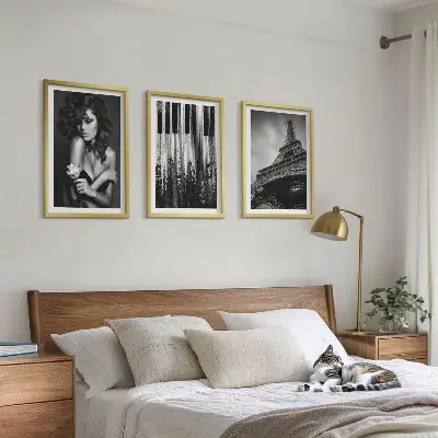 Sada obrazů do obývacího pokoje portrét ženy s Eiffelovou růží
