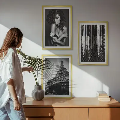 Sada obrazů do obývacího pokoje portrét ženy s Eiffelovou růží