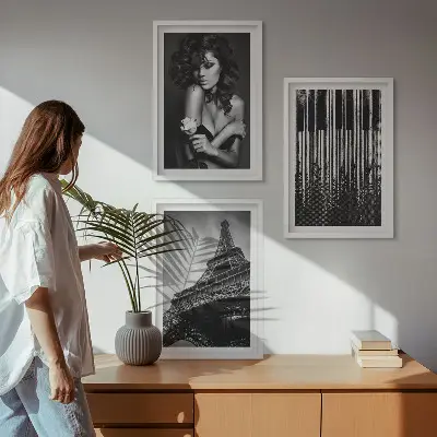 Sada obrazů do obývacího pokoje portrét ženy s Eiffelovou růží