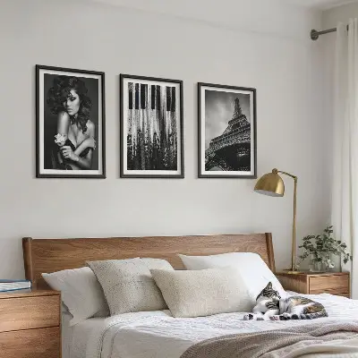 Sada obrazů do obývacího pokoje portrét ženy s Eiffelovou růží