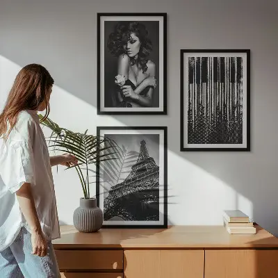 Sada obrazů do obývacího pokoje portrét ženy s Eiffelovou růží