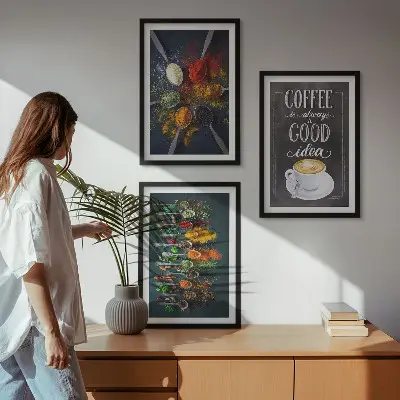 Sada obrazů do obývacího pokoje s motivem koření, kávy, bylinek a vzorů