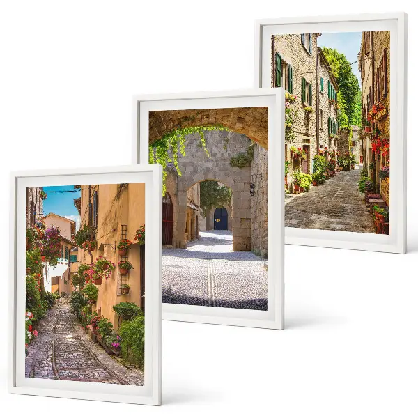 Sada obrazů do obývacího pokoje italské ulice s květinami a architekturou