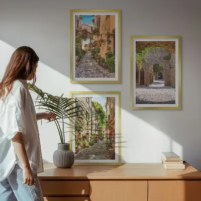 Sada obrazů do obývacího pokoje italské ulice s květinami a architekturou