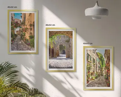 Sada obrazů do obývacího pokoje italské ulice s květinami a architekturou