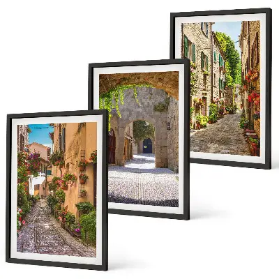 Sada obrazů do obývacího pokoje italské ulice s květinami a architekturou