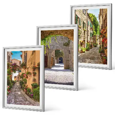 Sada obrazů do obývacího pokoje italské ulice s květinami a architekturou