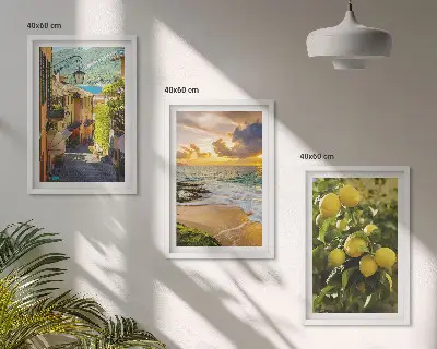 Sada obrazů do obývacího pokoje s motivem ulice, moře, pláže a citrusových stromů