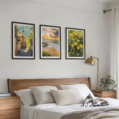 Sada obrazů do obývacího pokoje s motivem ulice, moře, pláže a citrusových stromů