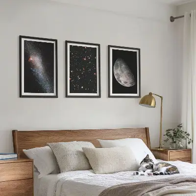 Kompozice obrazů na stěnu s motivem vesmírných galaxií, hvězd a měsíce