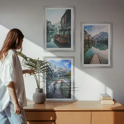 Sada obrazů do obývacího pokoje dřevěné lodě na horském jezeře