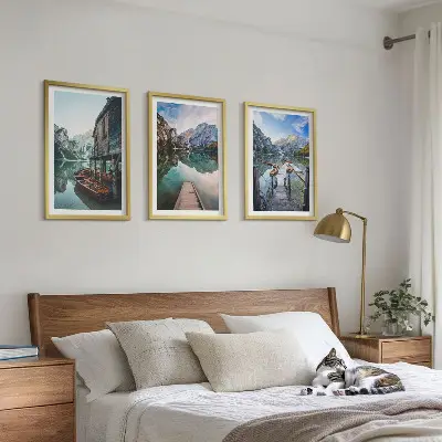Sada obrazů do obývacího pokoje dřevěné lodě na horském jezeře