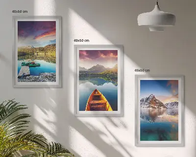 Sada obrazů do obývacího pokoje s motivem jezer, hor a lodi v klidné atmosféře