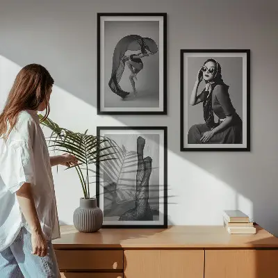 Sada obrazů do obývacího pokoje černobílé portréty žen