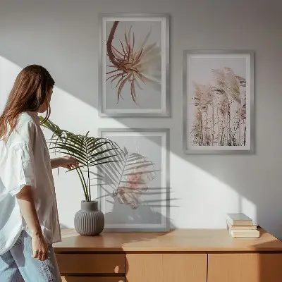 Sada obrazů na zeď tráva a květiny na světlém pozadí
