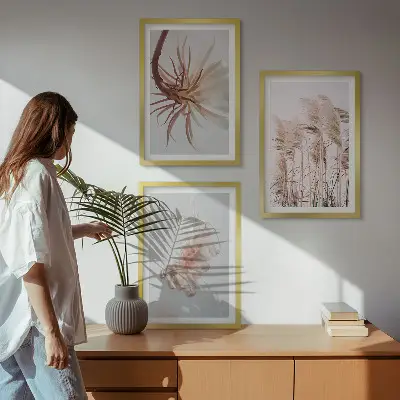 Sada obrazů na zeď tráva a květiny na světlém pozadí