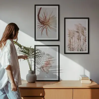 Sada obrazů na zeď tráva a květiny na světlém pozadí