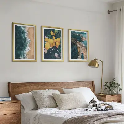 Sada obrazů do obývacího pokoje s motivem mořské pláže, citronů a hor