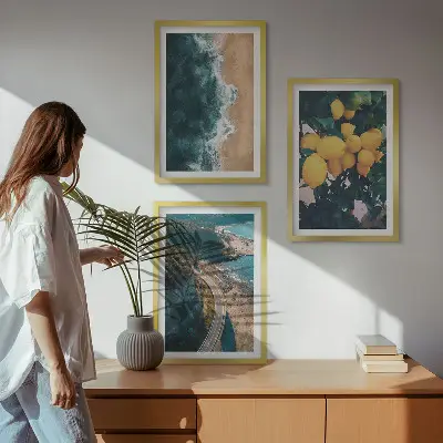 Sada obrazů do obývacího pokoje s motivem mořské pláže, citronů a hor
