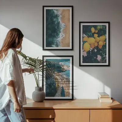 Sada obrazů do obývacího pokoje s motivem mořské pláže, citronů a hor