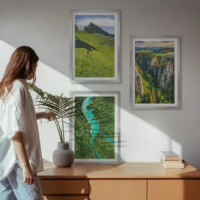 Sada obrazů do obývacího pokoje zelené hory s řekou a skalami